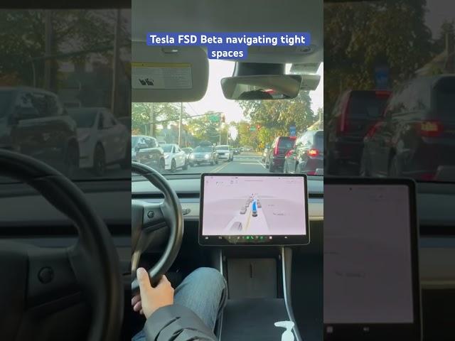 Tesla FSD Beta navigating tight spaces