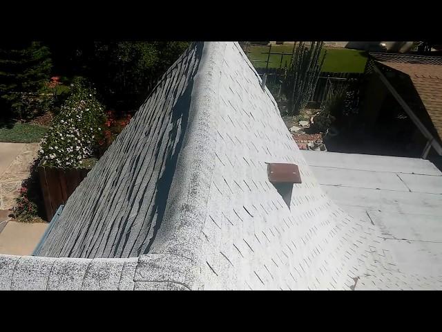 CRAZY  ROOFER WALKING ON A STEEP ROOF... No harness, Loco , Insane ! How to walk on a steep roof.