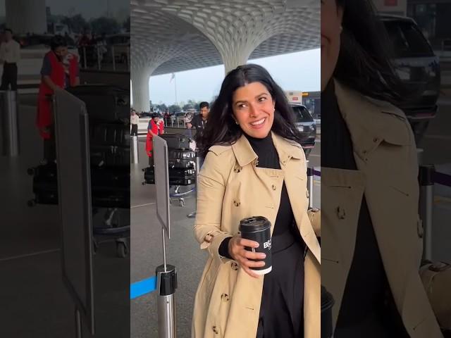 #NimratKaur jets off in style for her New Year vacation!