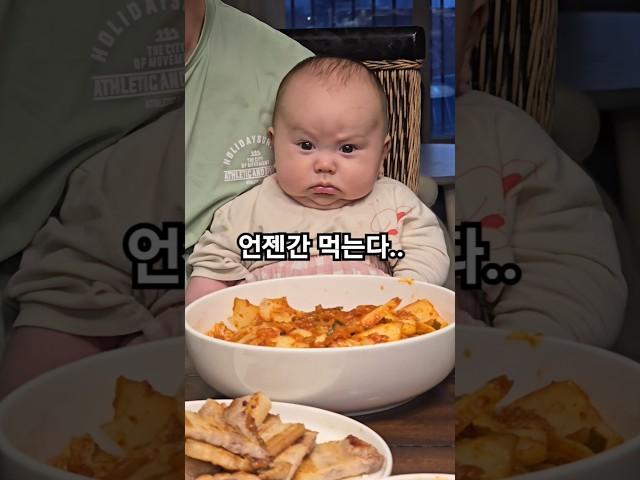 김치에 굴복하지 않는 사나이 #아기케이드 #아기3개월
