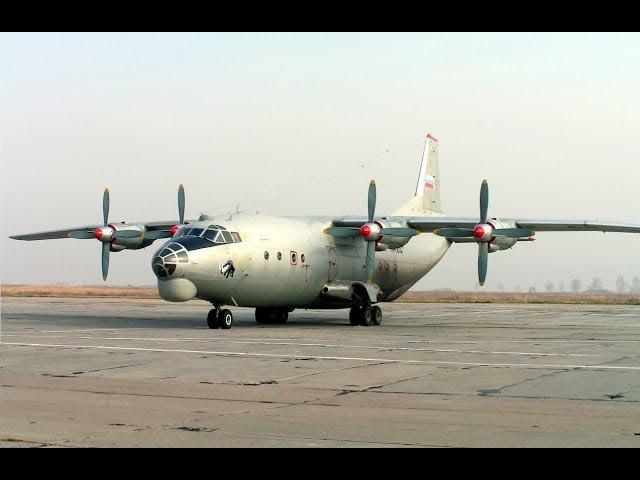 Военно транспортный самолет Ан-12.