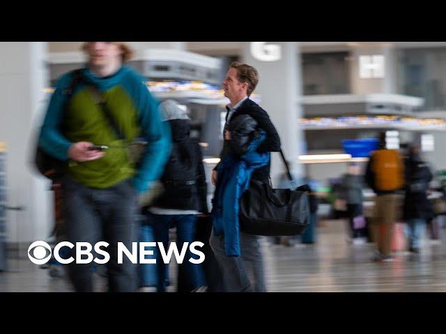 Latest news on Thanksgiving holiday travel, airline fees