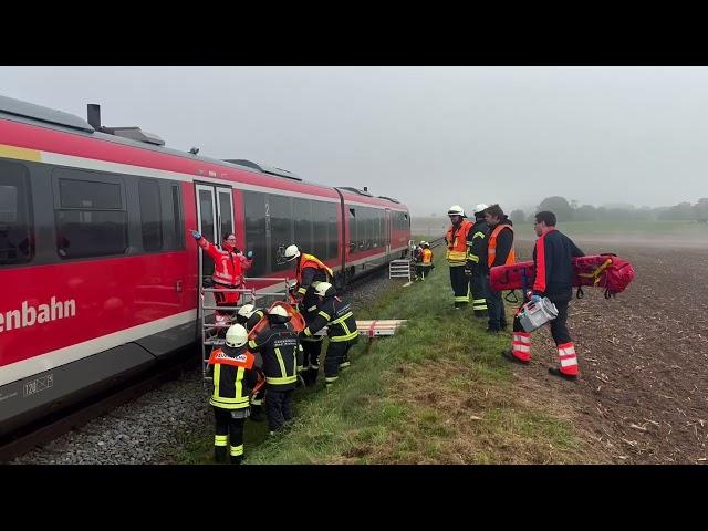 Wetterburg: Kollision zwischen Regionalzug und Auto