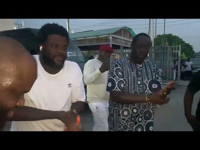 Ogogo pays condolence visit to aremu afolayan as they dance together