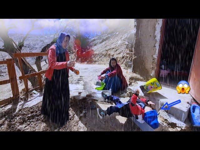 Sad movie: flood and destruction of Leila's house!