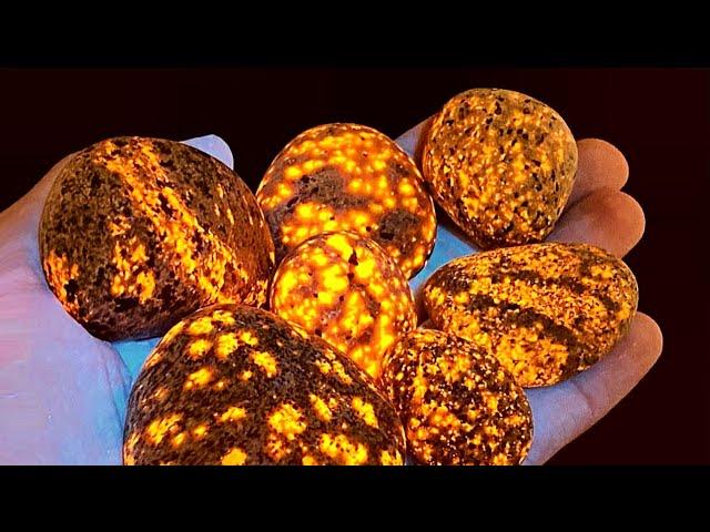 Glowing Yooperlite Rocks Found on Lake Superior!