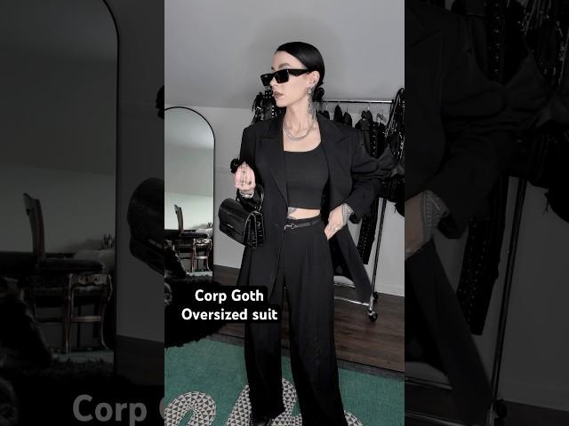 Outfit all thrifted + indie and obv David Byrne inspired #allblackoutfit #corporategoth