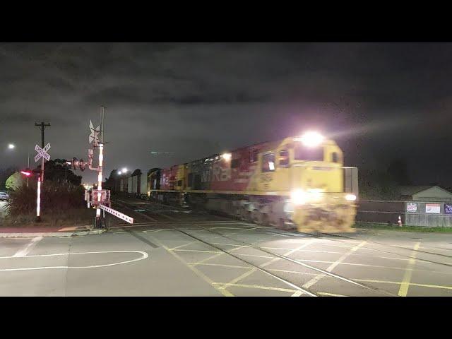 DXC / EFI 5454 & DXC 5287 on Train 829F at Parker St Islington.