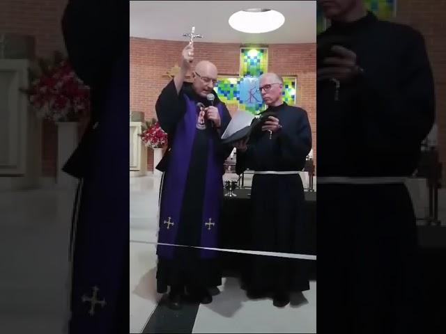 EL Poderoso Exorcismo  San Miguel Arcángel en Latín Sacerdotes Carlos Spahn y Hector Oración Libera