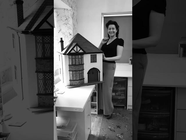 Back in 1940s mode. #1940s #dollhouse #dollshouse #miniatures #patreon #tutorial #shorts #craftroom