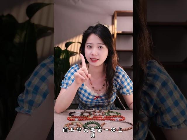 我是“一沐”，今晚颱北時間晚上八點在【山玥瑾】直播颱準時開播，都是我自己設計的珠寶小飾品，很期待到時候與大家的見麵！         文玩女孩丨珠寶丨玉石丨沉香丨老山檀