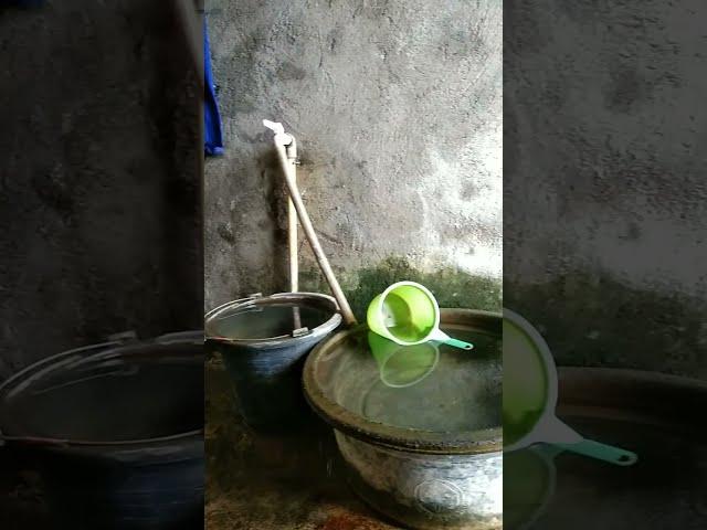 detik-detik penampakan bapaknya tuyul sedang ngopi di kamar mandi...di siang hari 