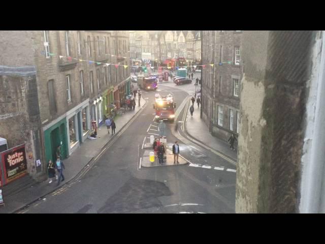 [Edinburgh] Pumps 301 and 302 Scottish Fire and Rescue Service responding to a fire in Edinburgh