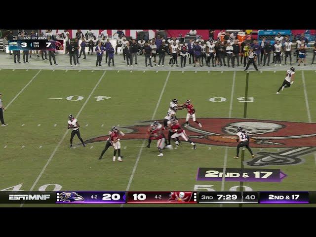 Lamar lets it RIP for a 49-yard TD to Bateman