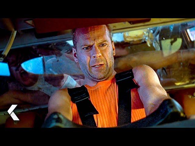 Korben Helps Leeloo Escape Scene - The Fifth Element | Bruce Willis, Milla Jovovich