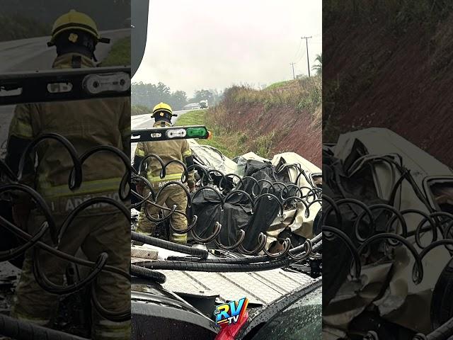 (( MORTE NO RS )) Grave acidente envolvendo três veículos termina em MORTE na BR-158 em Cruz Alta RS