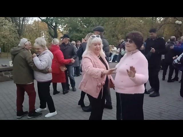 Женщина воздух.......... 26.10.24 Гомель парк Луначарского 