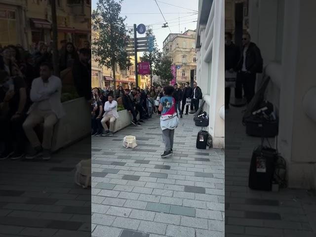 Famous Street Singer Women خانم آواز خوان مشهور در جاده عمومی