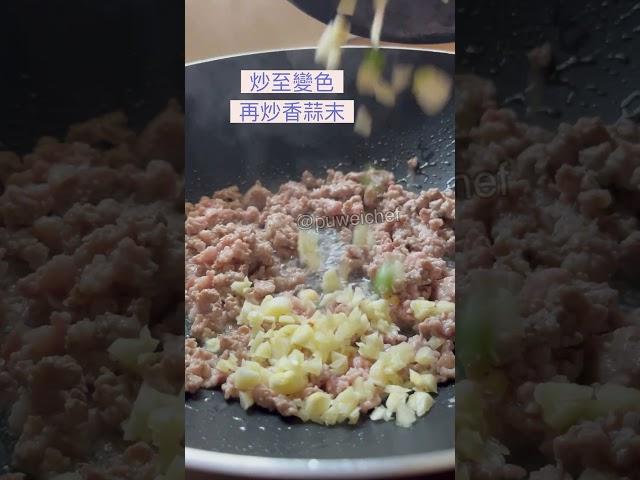 【簡易燒豆腐】有時做菜利用現成調味包，可以快速省時，調味不麻煩也能吃得美味