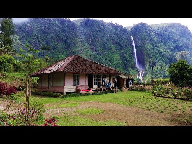 Sangat Langka., Kampung Di Bawah Curug Di Lereng Bukit Di Dekat Hutan, Hanya Ada Dua Rumah.