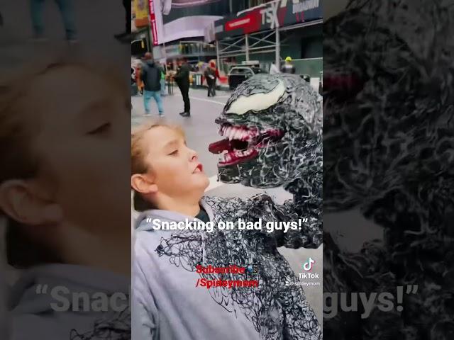 Realistic Venom Puppet Cosplay Movie Preview in Time Square