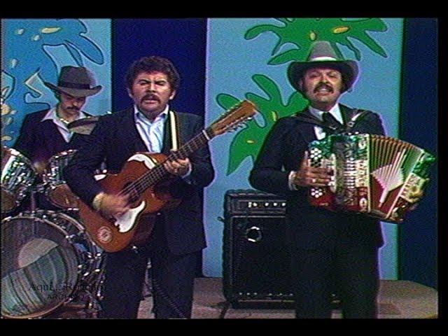 Ramon Ayala y los Bravos del Norte - "Bonita finca de adobe"