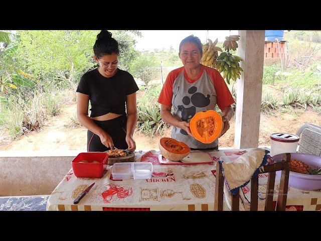 PREPARANDO ABOBORA REFOGADA COM MINHA FILHA (para o almoço)