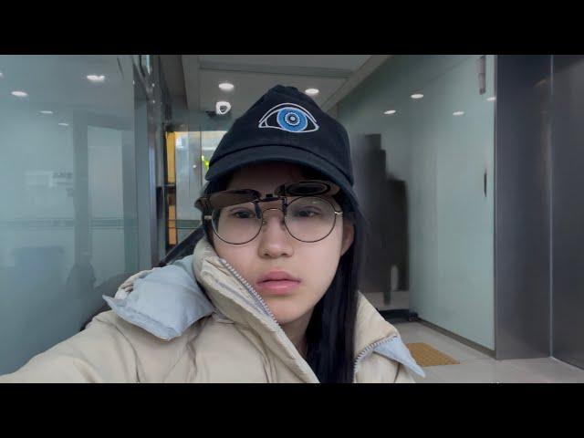 A Daily Vlog Disguised as a Double Eyelid Surgery Vlog