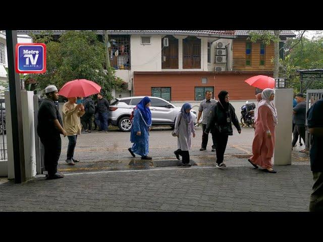 Keluarga, kenalan 'sambut' kepulangan jenazah lima sekeluarga