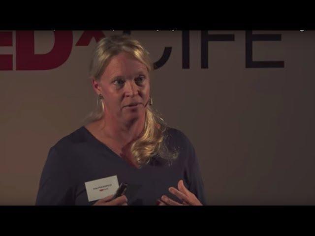 Cross-cultural competence in action: the power of building bridges | Nina Frauenfeld | TEDxCIFE