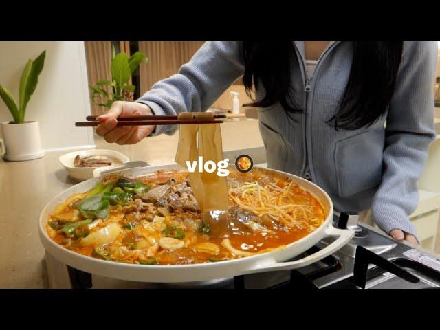 vlog | 집순이의 집밥 만들어먹는 일상  얼큰한 곱창 전골, 대파 듬뿍 넣은 닭개장  등갈비 치즈 구이, 당근 김밥, 토마토 마리네이드, 초간단 겉절이