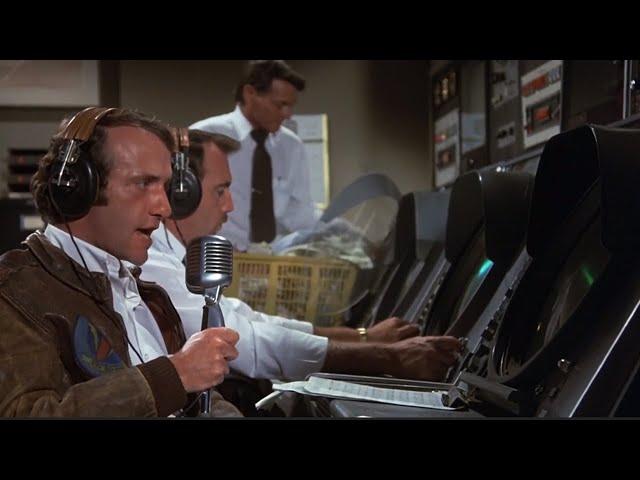 Jonathan Banks (Mike Ehrmantraut Breaking Bad/Saul) - Airplane! Radar Scenes. Chicken in microwave!