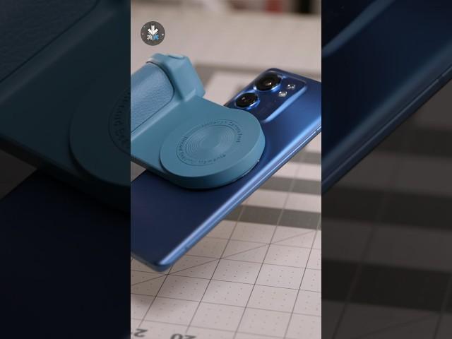 Would you buy this crazy phone camera grip ? #iPhone #magsafe #tech #toptech