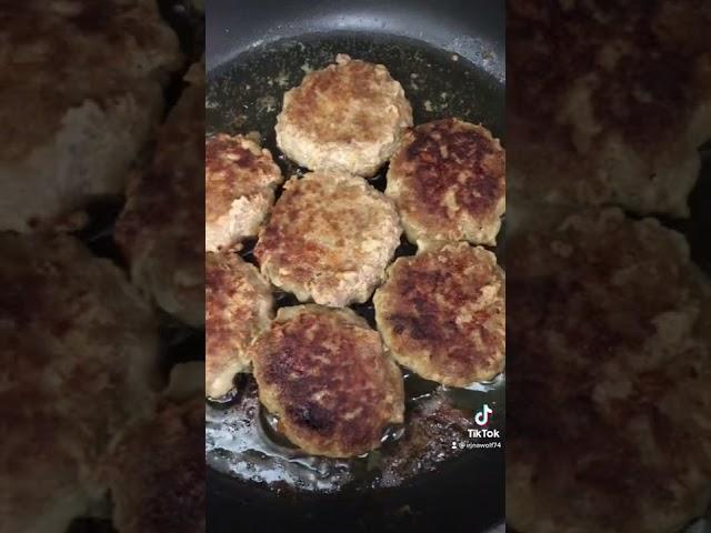 Classic cutlets from mixed minced meat. Классические котлеты из смешанного фарша.