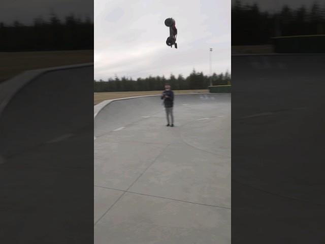 Loudest Chassis Slap #traxxas #rccar #fivonine