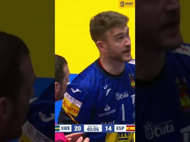 Fair Play der WM 2025: Spanischer Torwart verhindert rote Karte für Gegner! 