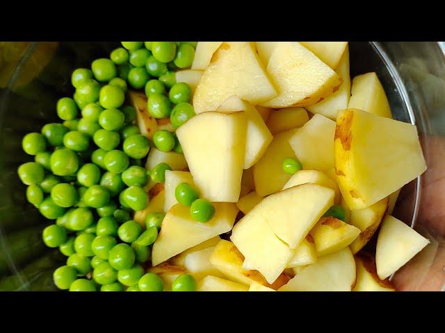 Aloo Matar Ka Chatpata Nasta | Amma Food Bites