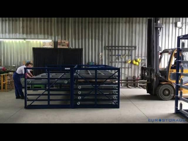 Horizontal metal sheet rack with extendable drawers