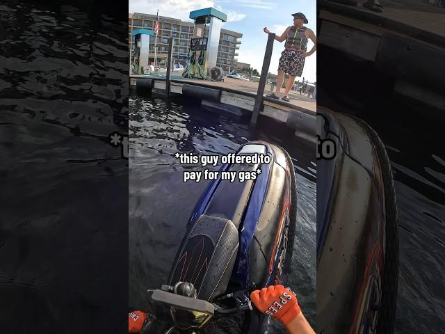 Guy offers to pay for my gas #lakelife #lakeoftheozarks #jetski #boating #yamaha #2stroke #wholesome