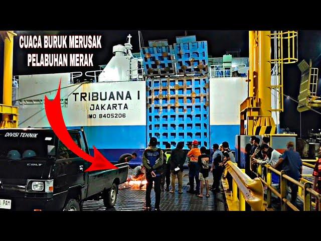 MENGERIKANCUACA BURUK MERUSAK DERMAGA DI PELABUHAN MERAK