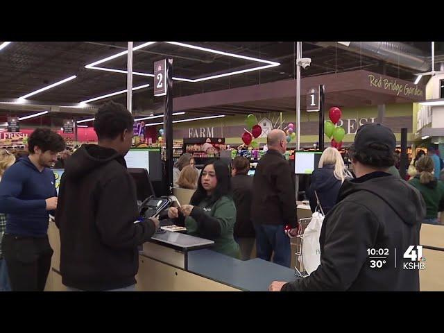 Newly-opened Farm Fresh Market hopes to address food desert in south Kansas City