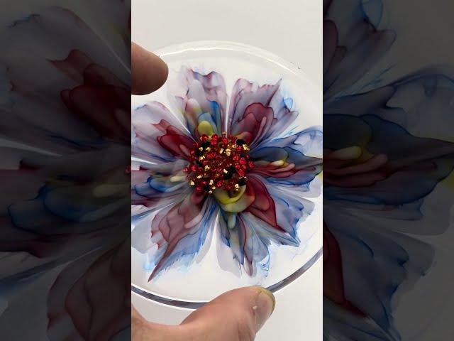Wow! Simple yet stunning! #resinbloom #resinart #customcarvingandepoxyuk tutorial live now 