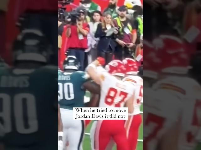 Travis Kelce tried to push this Eagles player! #shorts #nfl #eagles #traviskelce