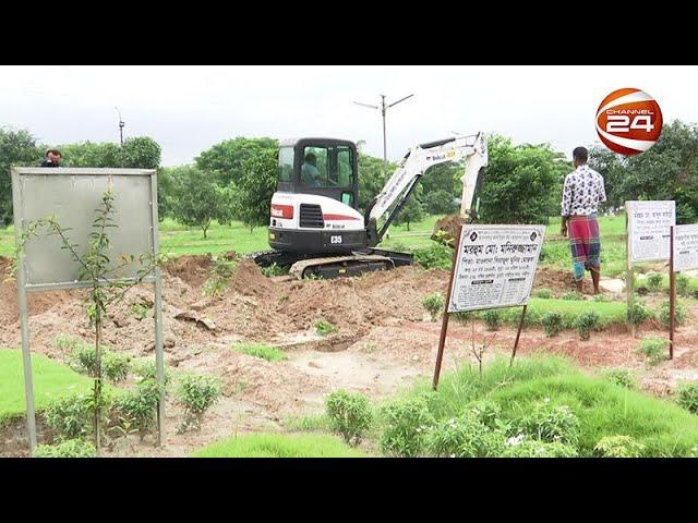ম র দে হে র   বাড়তি চাপে  ক ব র  খোঁড়া হচ্ছে এক্সকেভেটরে