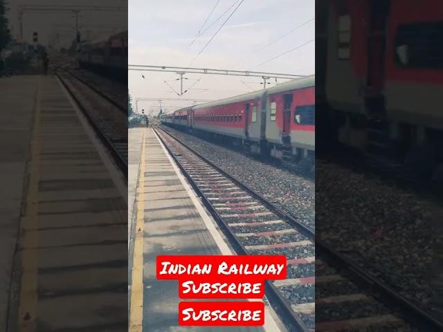 #shorts #trending #train #superfasttrains #indianrailways #railfans    INDIAN FAST TRAINS