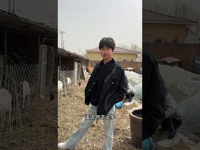 农村菜园改造第一天，测绘菜园尺寸，杂草处理，修建鹅卵石小路，树枝做篱笆。保持第一天节奏，大工程改造更易持续！#农村生活 #抖音记录农村生活 #农村人的生活#劇情#情感#shorts
