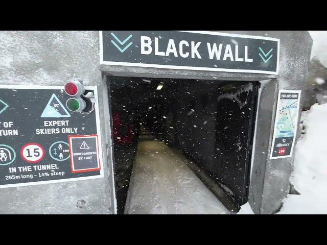 Glacier 3000: Skiing the Black Wall on a white day (incl. tunnel)