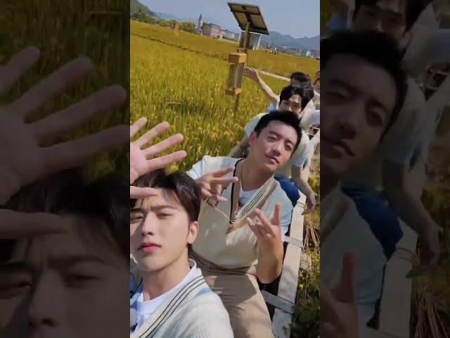 是一起坐火车的跑男家族哟~ #奔跑吧特别季路透
