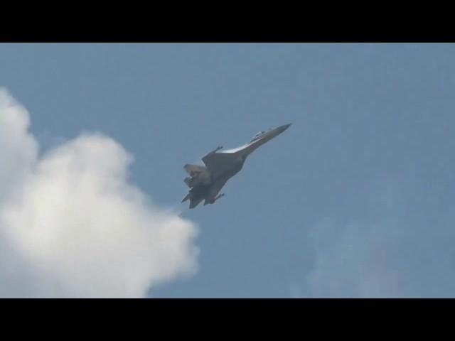 Su-27 doing Kvochur bell maneuver