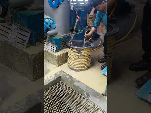 Fine screen stuck up due to gums #papermachine #papermachinery